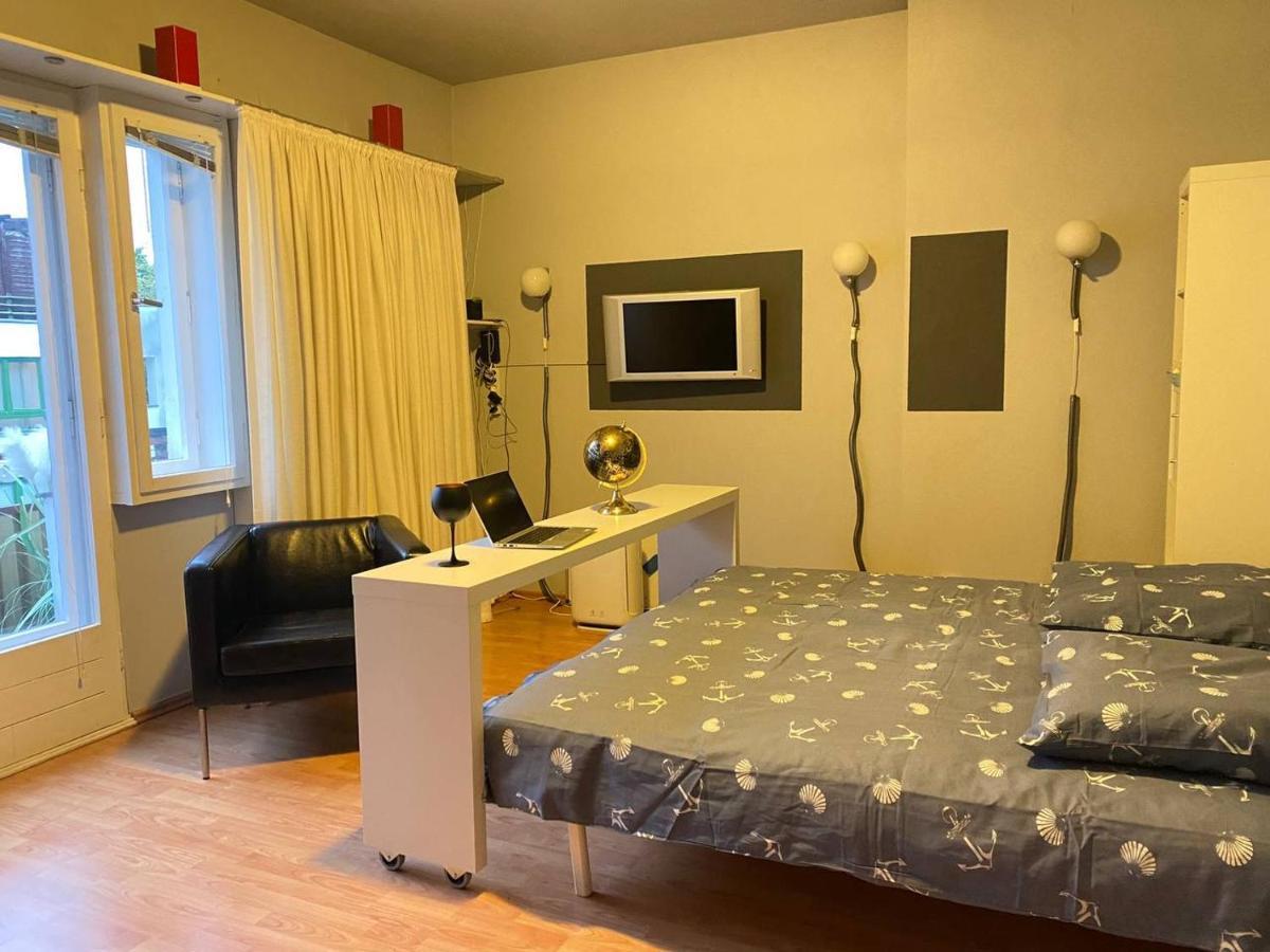 Cozy Modern Apartment With Small Balcony In The Heart Of Берлин Экстерьер фото