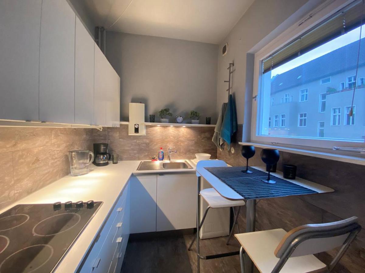 Cozy Modern Apartment With Small Balcony In The Heart Of Берлин Экстерьер фото