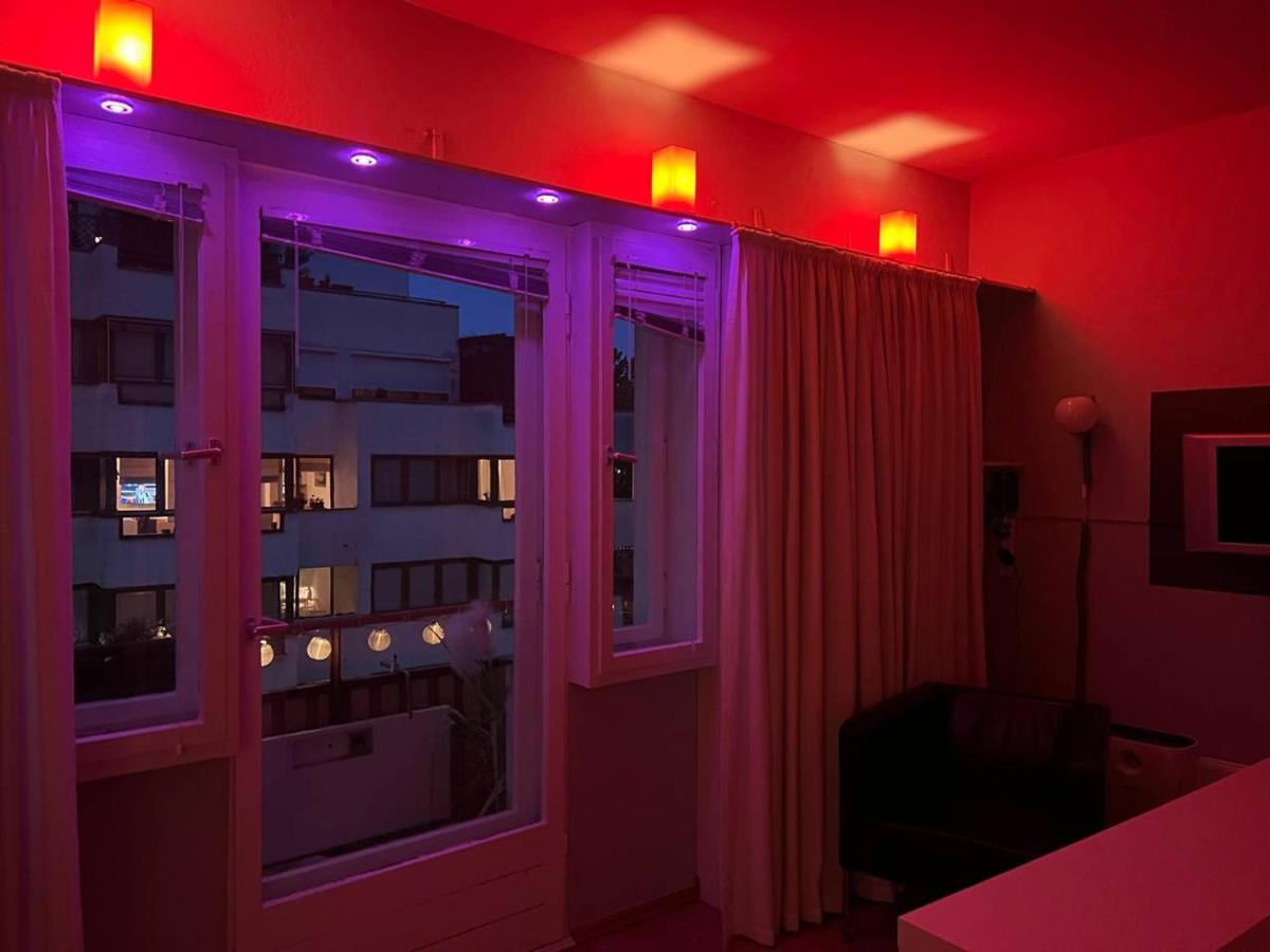 Cozy Modern Apartment With Small Balcony In The Heart Of Берлин Экстерьер фото