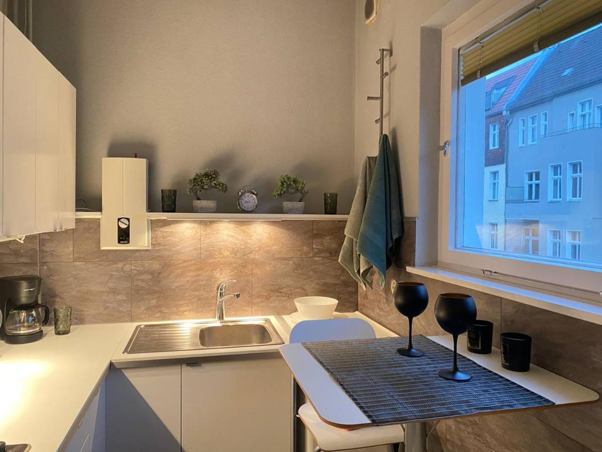 Cozy Modern Apartment With Small Balcony In The Heart Of Берлин Экстерьер фото