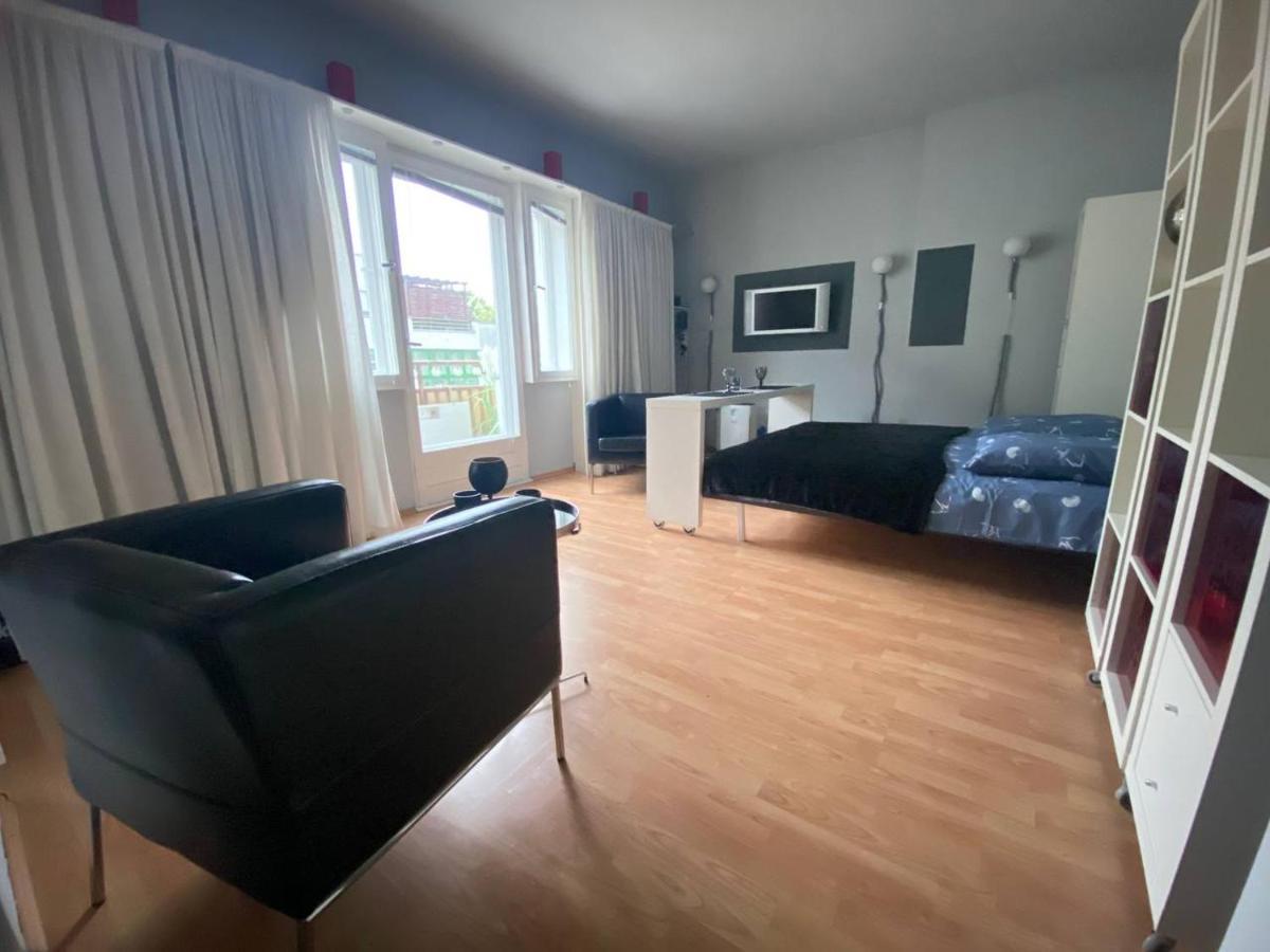 Cozy Modern Apartment With Small Balcony In The Heart Of Берлин Экстерьер фото