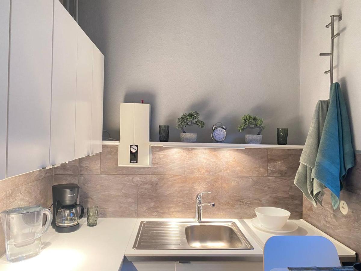 Cozy Modern Apartment With Small Balcony In The Heart Of Берлин Экстерьер фото