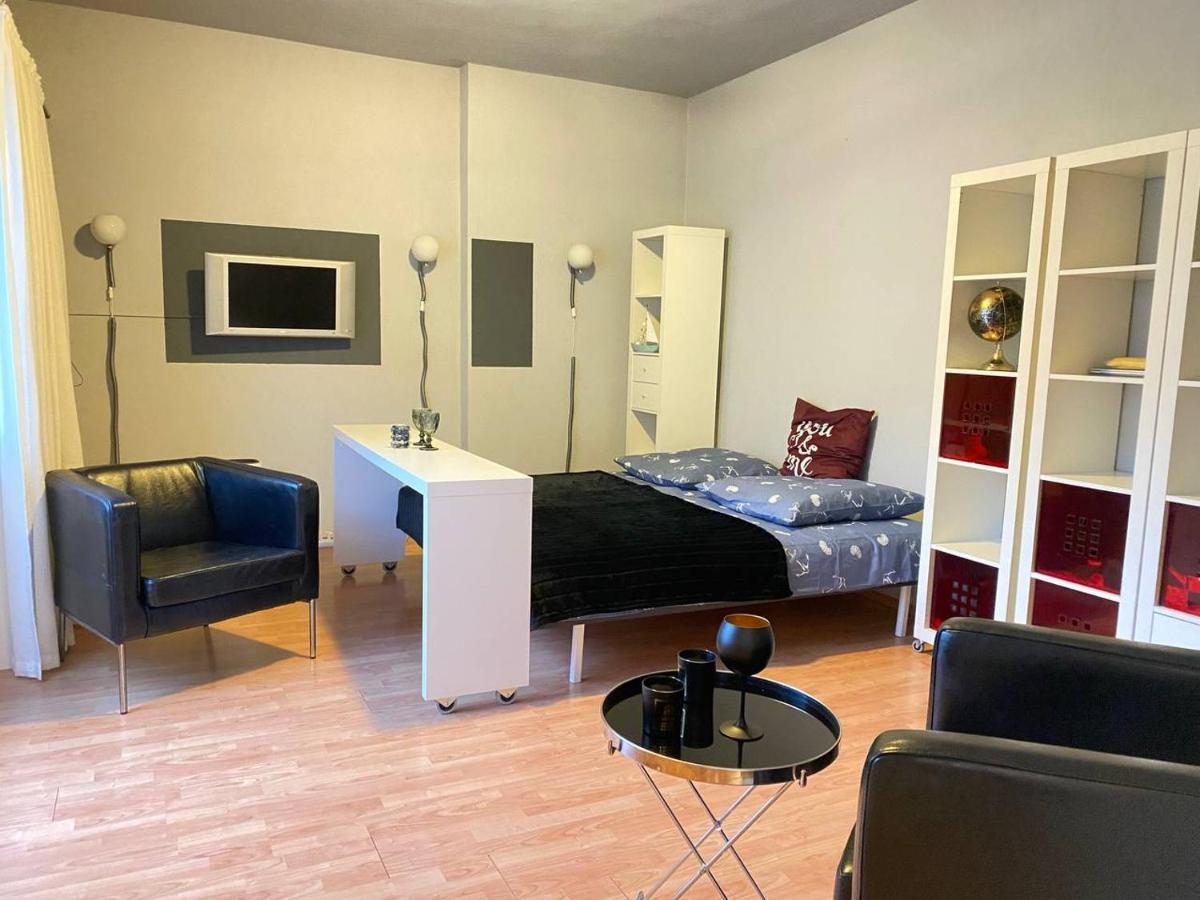 Cozy Modern Apartment With Small Balcony In The Heart Of Берлин Экстерьер фото